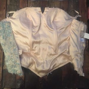 Beautiful hand beaded bustier💜